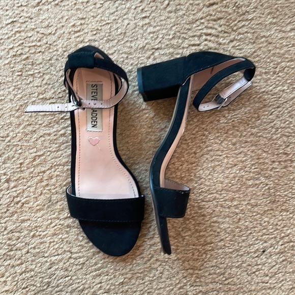 |Steve Madden Kids| black suede, 2 inch heel, size 2 girls - Picture 4 of 5